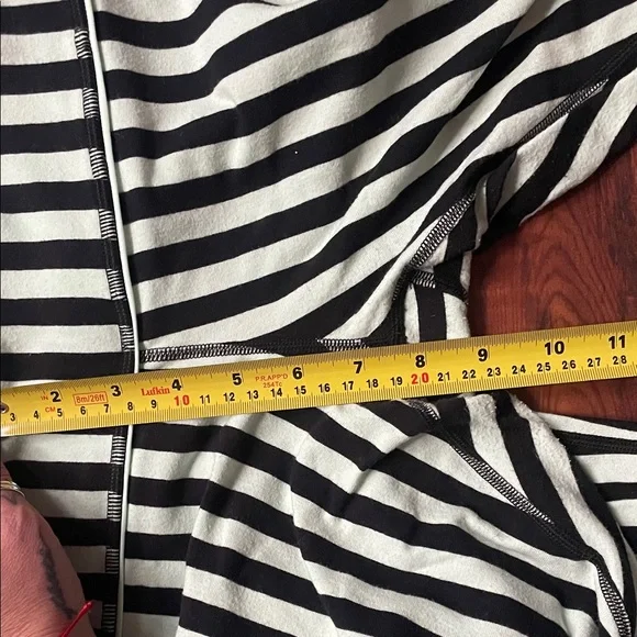 Vintage Lululemon mint green and black striped full length leggings, size 6 - Picture 4 of 5